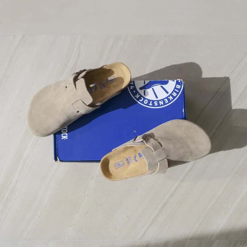 Clogs & slides